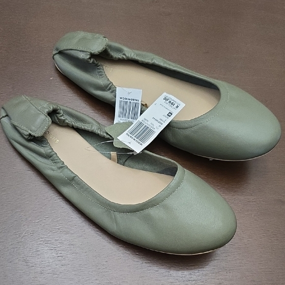 WOOLWORTHS Khaki Green Slippers Women's 9 Green Ballet Flats New - Picture 1 of 5